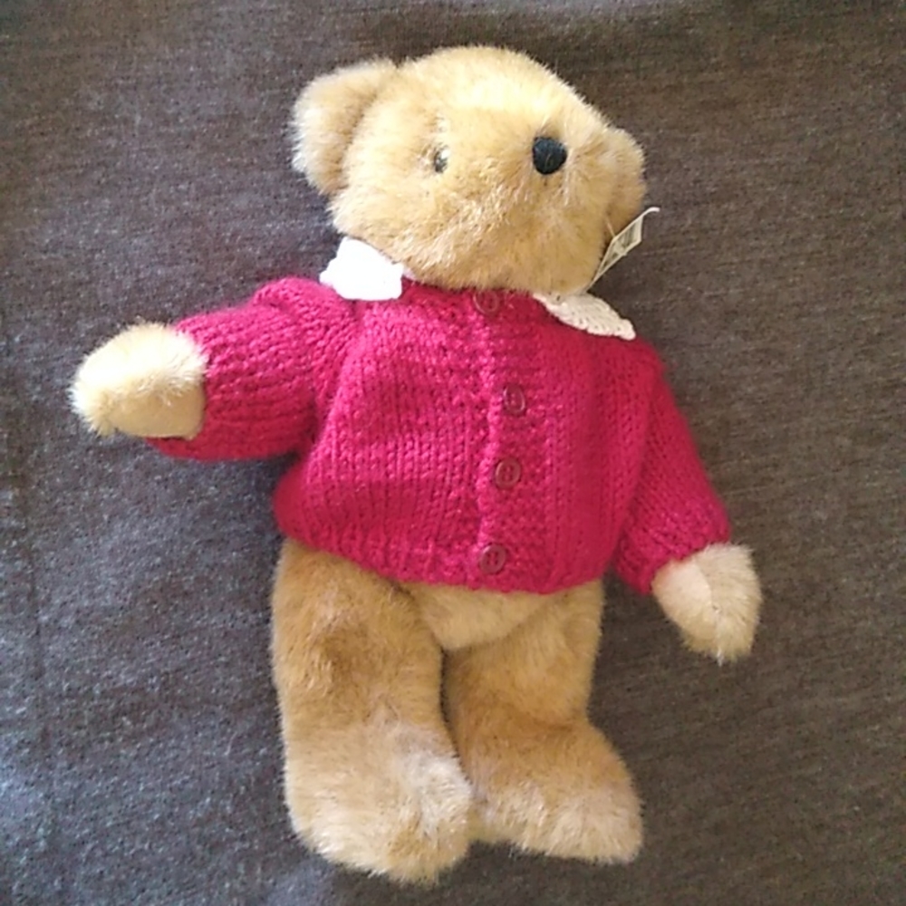 Tender Heart Treasures Ltd. Brown Stuffed Bear w/sweater. New !